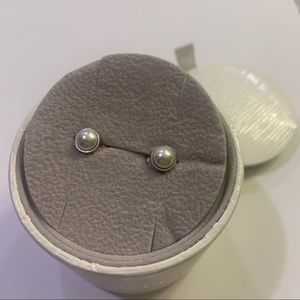 New, never worn. Hillberg and Berk Pearl earrings.